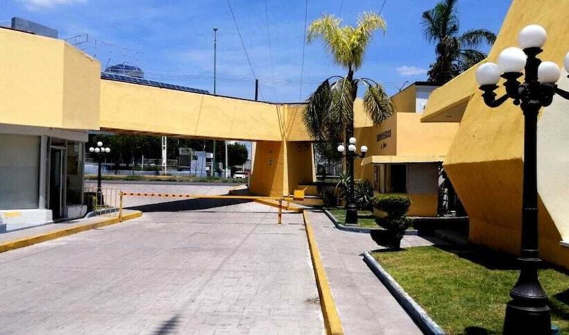 هتل Jm Ejecutivo Celaya,centro Histórico