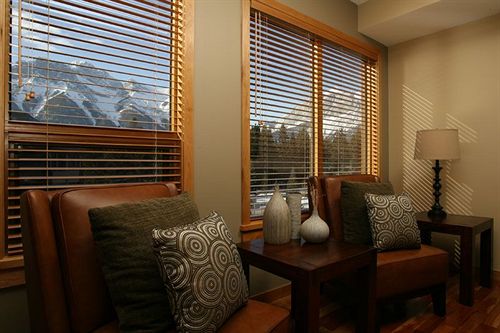 בית מלון כפרי Rundle Cliffs Lodge By Spring Creek Vacations