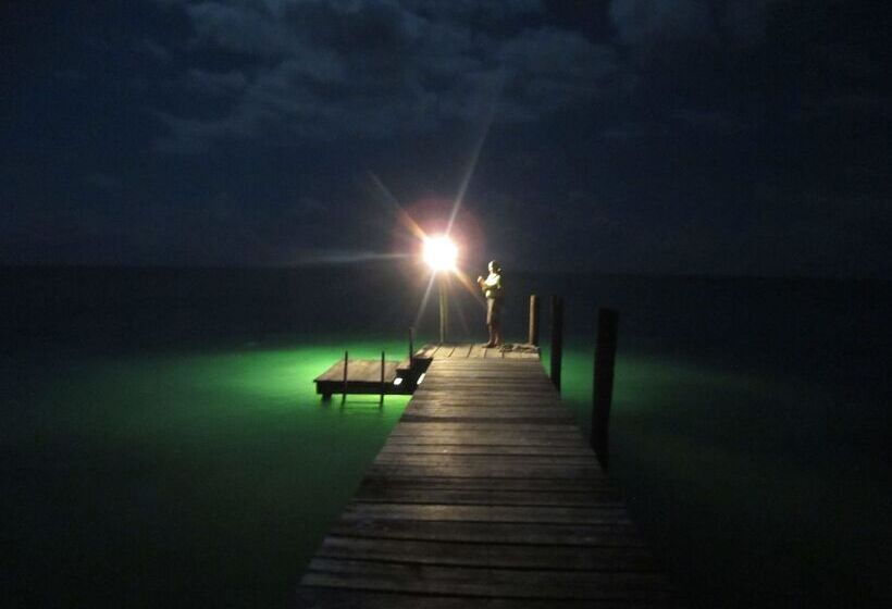 בית מלון כפרי St. George's Caye Resort