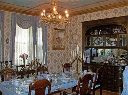 Isadoras Bed And Breakfast