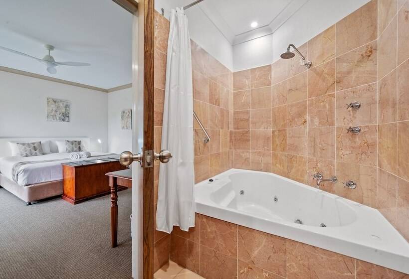 Пансион Oasis Inn Ulladulla