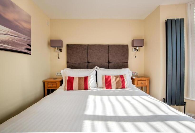 פנסיון Potters Mooring