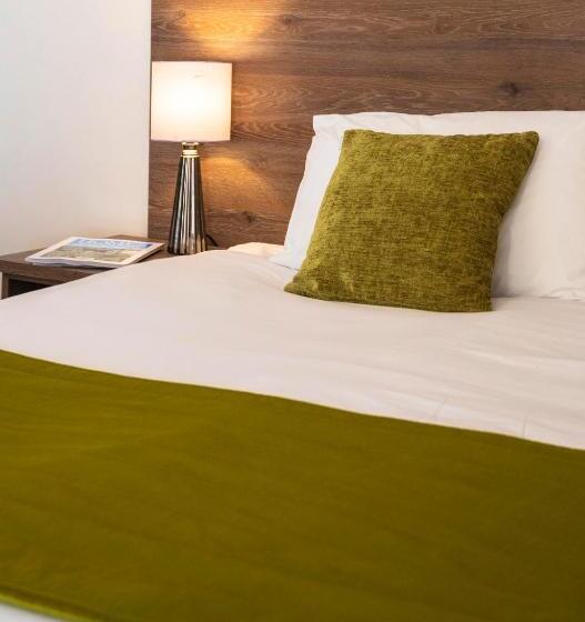 پانسیون The Limes Country Lodge Hotel & Admiral Restaurant