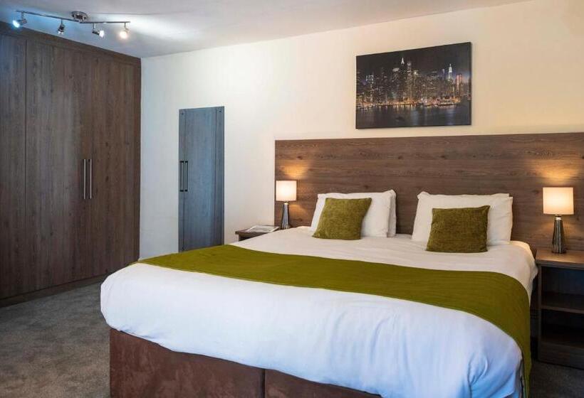 پانسیون The Limes Country Lodge Hotel & Admiral Restaurant