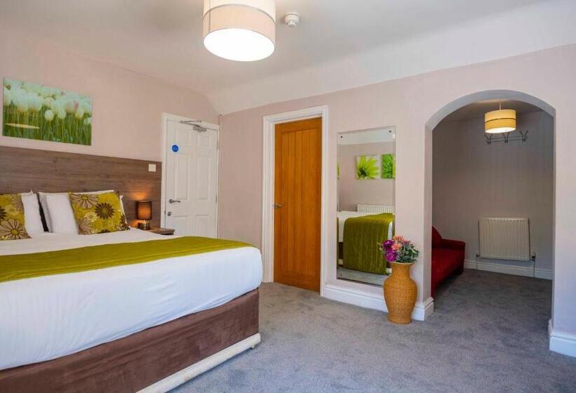 پانسیون The Limes Country Lodge Hotel & Admiral Restaurant