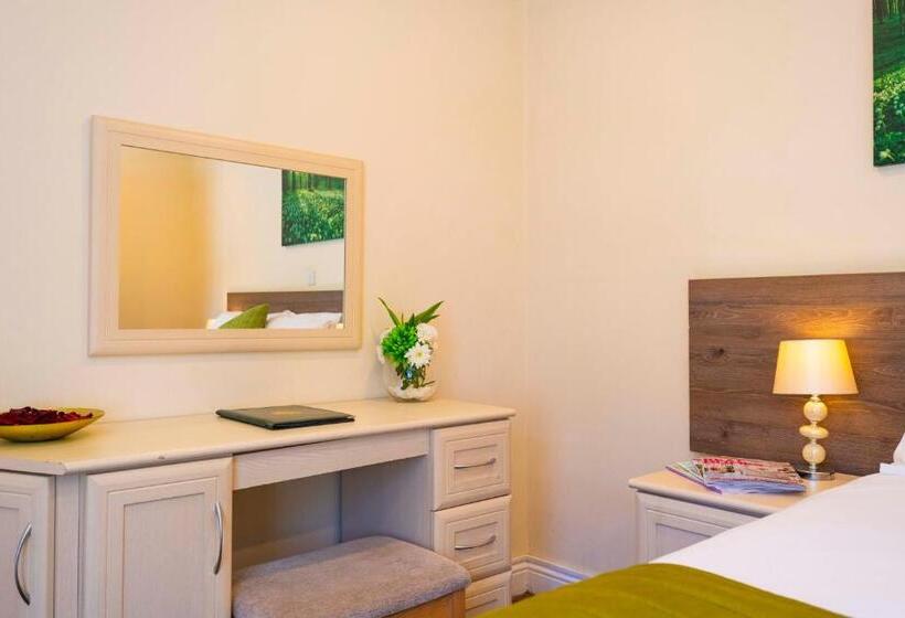 پانسیون The Limes Country Lodge Hotel & Admiral Restaurant