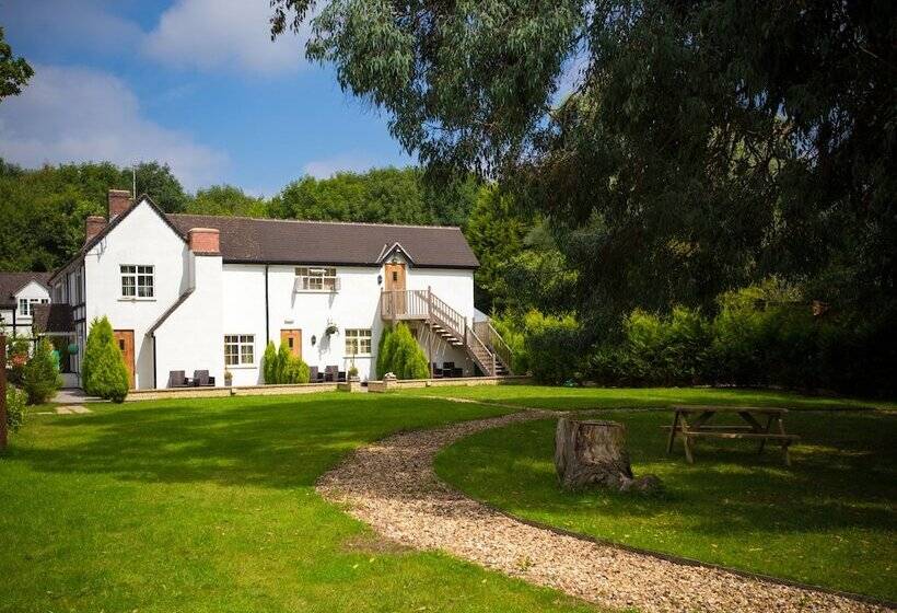 پانسیون The Limes Country Lodge Hotel & Admiral Restaurant