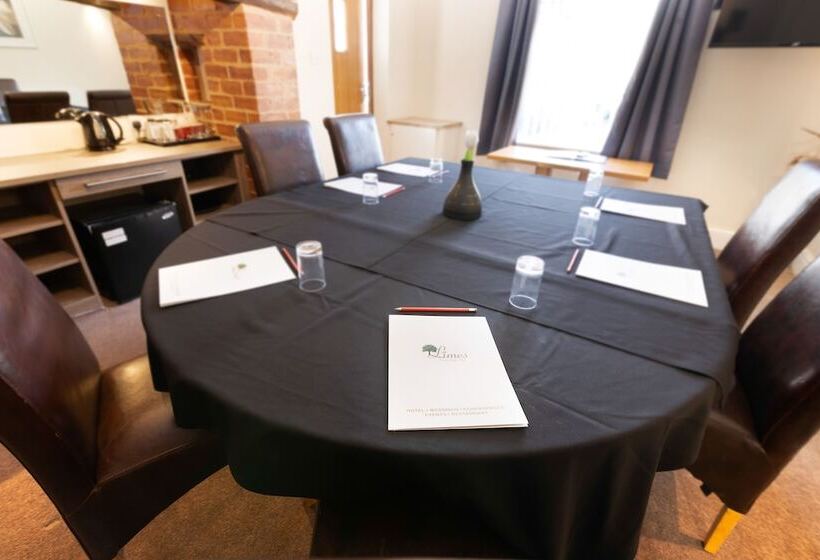 پانسیون The Limes Country Lodge Hotel & Admiral Restaurant