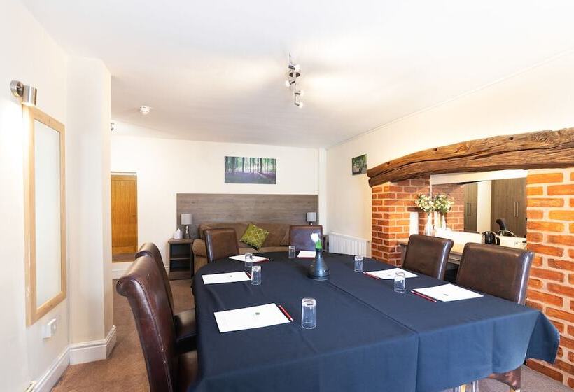 پانسیون The Limes Country Lodge Hotel & Admiral Restaurant