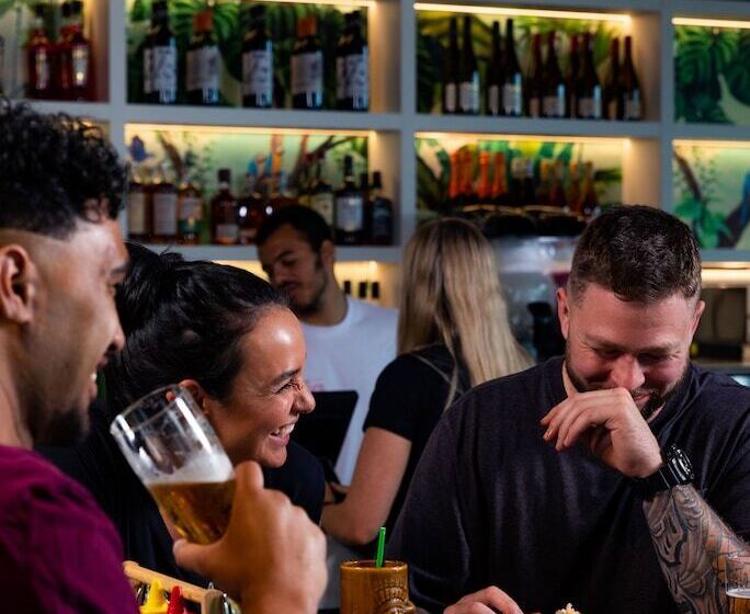 هاستل Lylo Auckland