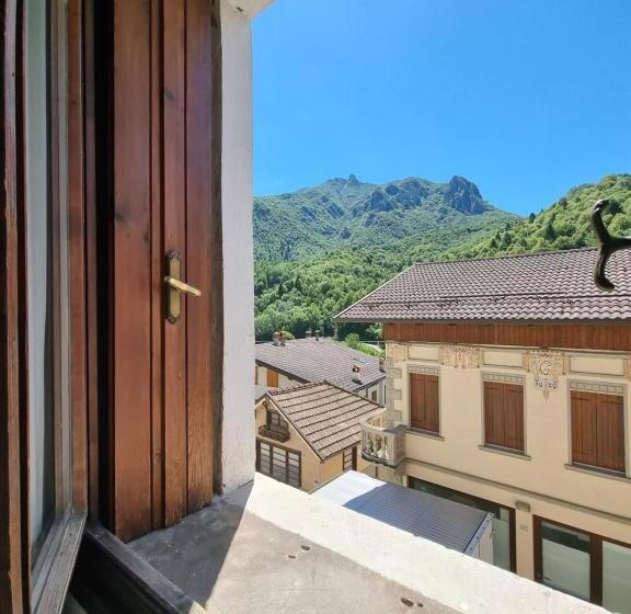 ベッドアンドブレックファースト Trattoria Albergo All Alpino