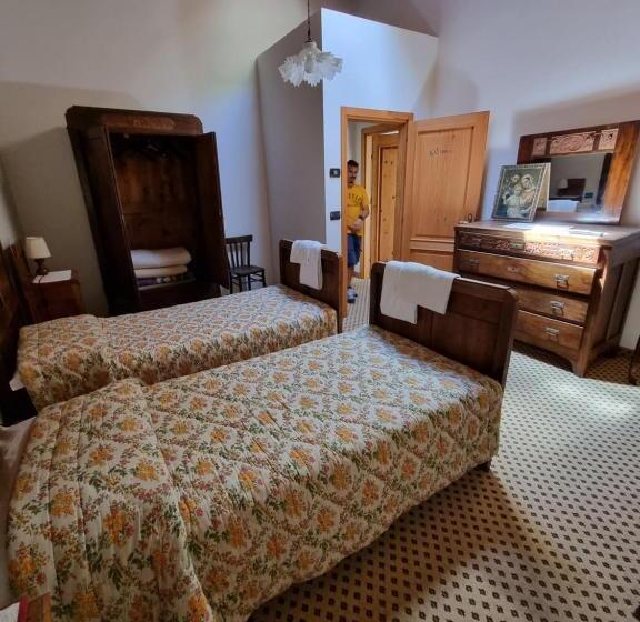 ベッドアンドブレックファースト Trattoria Albergo All Alpino