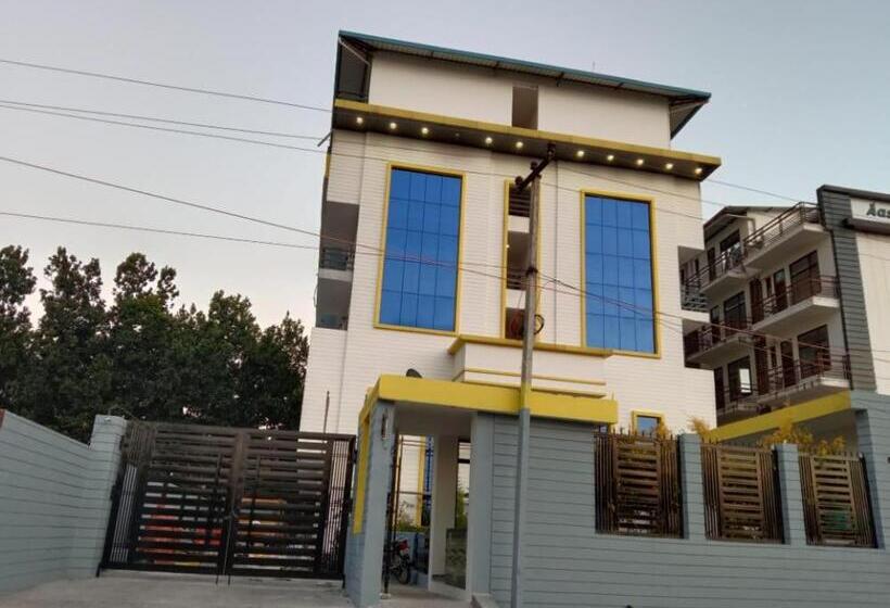 בית מלון כפרי Abuzz Oxfordcaps Agrasen Boys Hostel, Dehradun