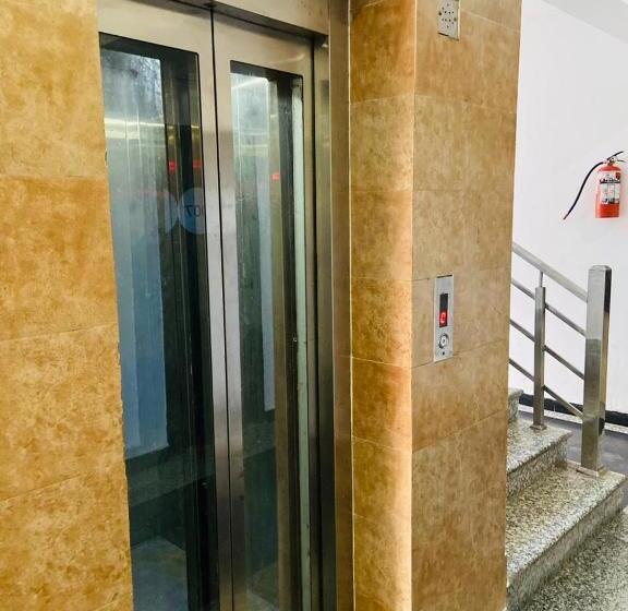 בית מלון כפרי Abuzz Oxfordcaps Agrasen Boys Hostel, Dehradun