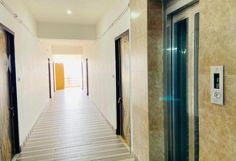 בית מלון כפרי Abuzz Oxfordcaps Agrasen Boys Hostel, Dehradun