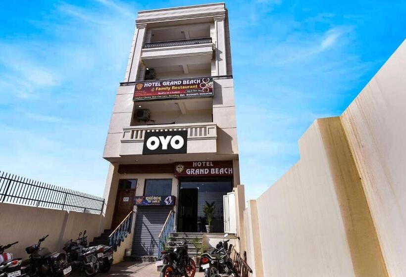 ホテル Oyo 90099 Grand Beach