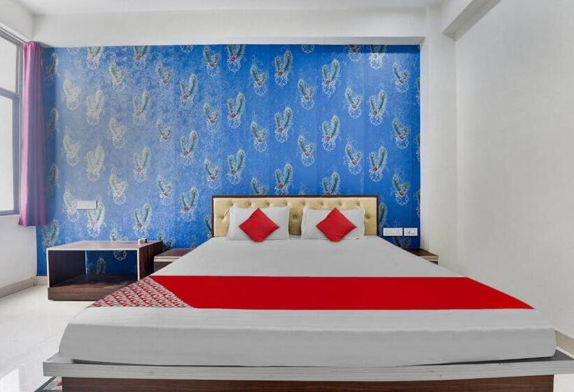 ホテル Oyo 90099 Grand Beach