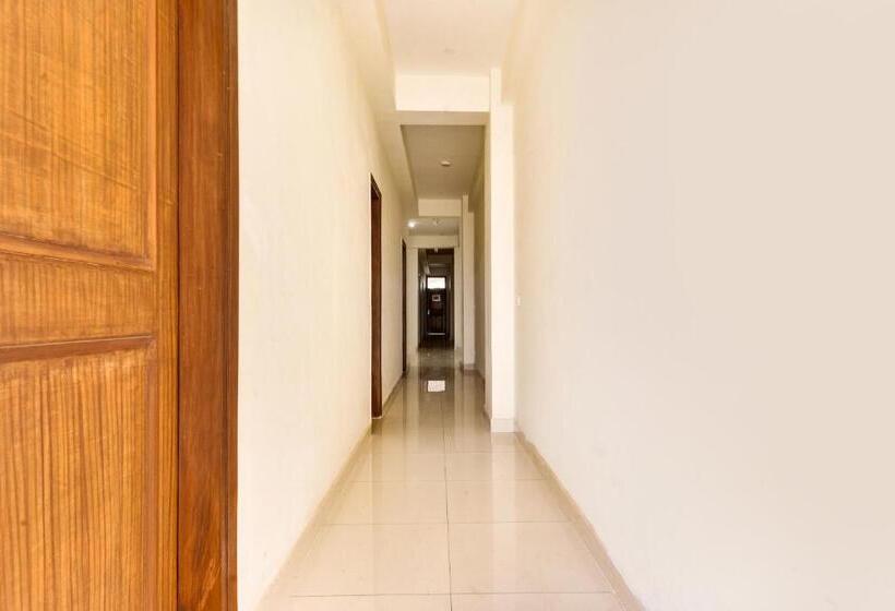 ホテル Oyo 90099 Grand Beach