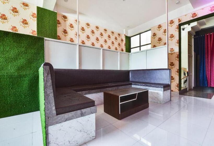 ホテル Oyo 90099 Grand Beach