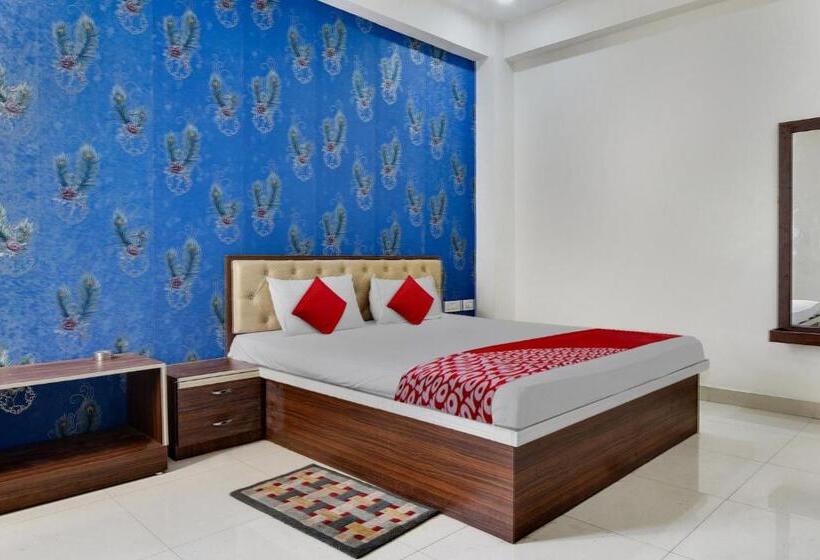 ホテル Oyo 90099 Grand Beach