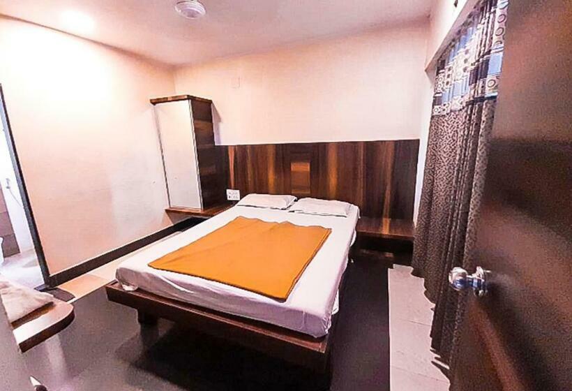 Отель Rajhans Lodging & Boarding By Wb Inn