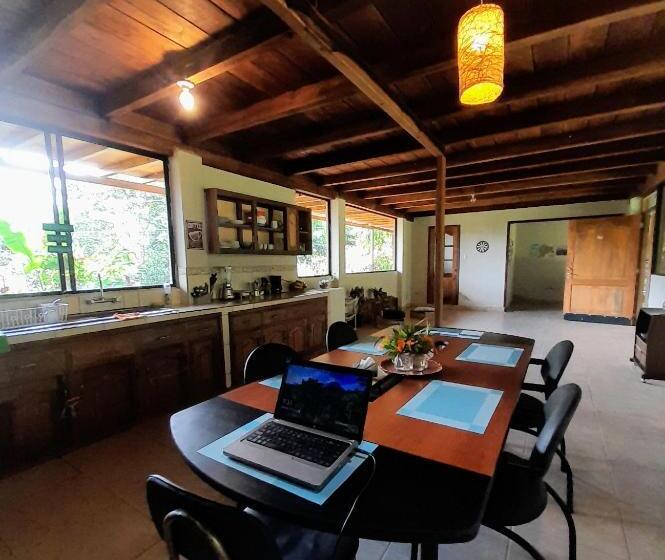 هتل The Temple Ii, Mindo