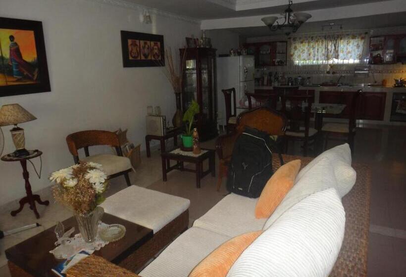 پانسیون Room In Guest Room   Posada Green Sea Villa Helen Kilometer 4 Bypass