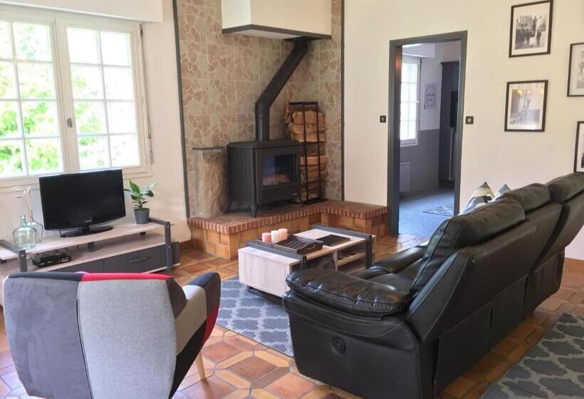 住宿加早餐  By The Lake