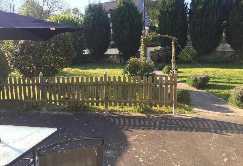 住宿加早餐  By The Lake