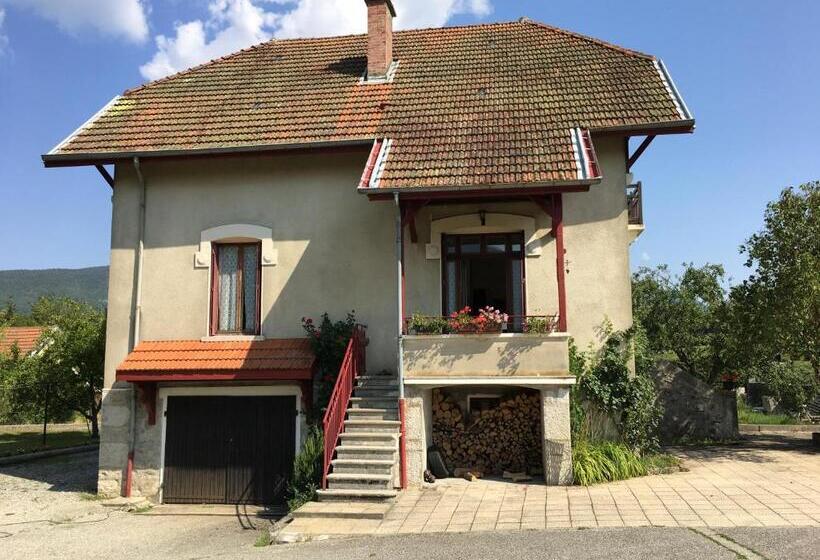 مبيت وإفطار Chambres D Hôtes Des Bauges Route 26 57