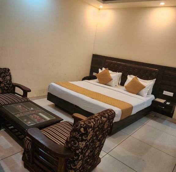 Отель City Lite Delhi
