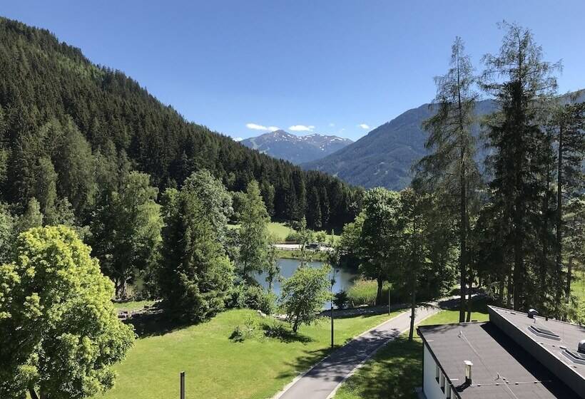Отель St Michael Alpin Retreat