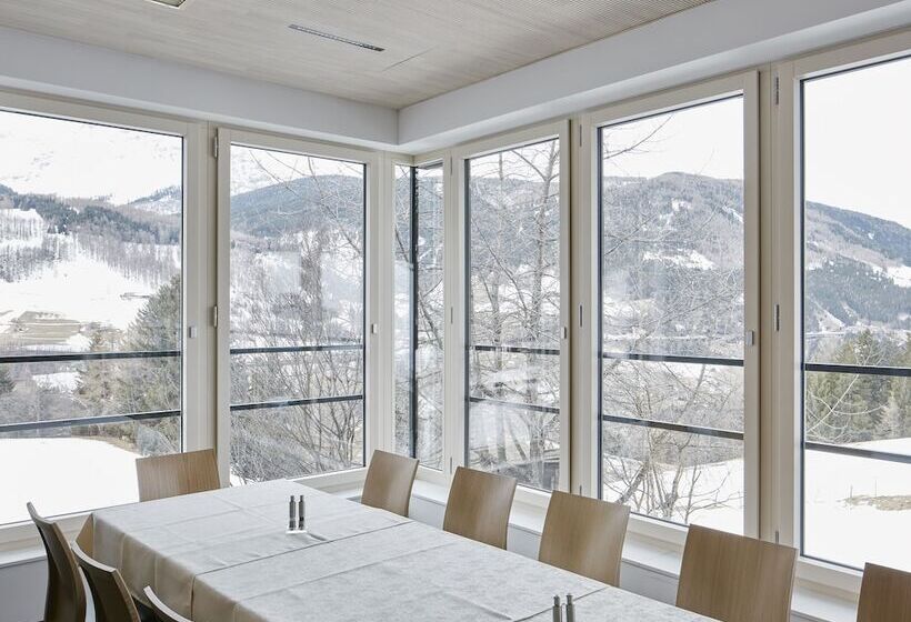 Отель St Michael Alpin Retreat