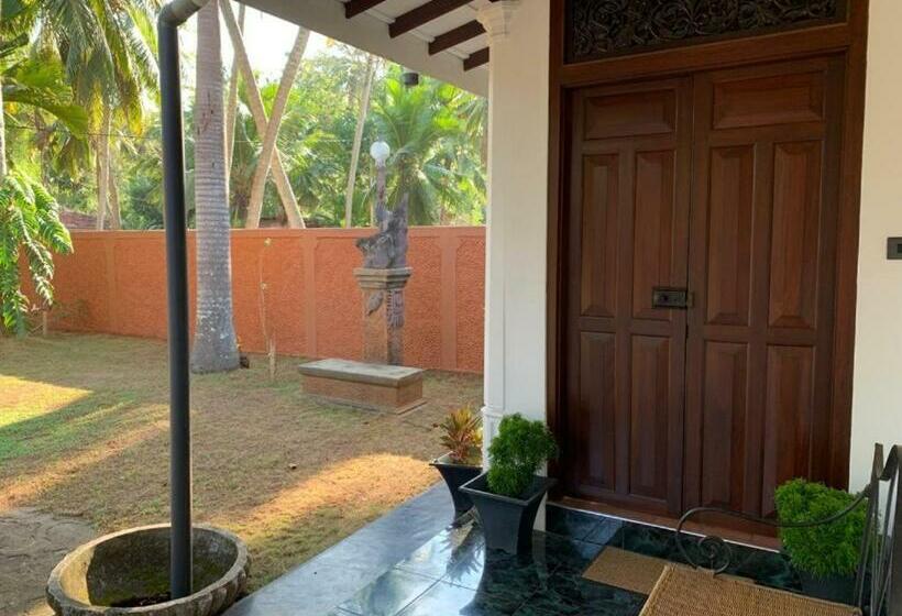 פנסיון Tropical Colonial Retreat Minutes From The Beach