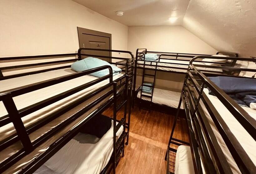 Treeline Hostel