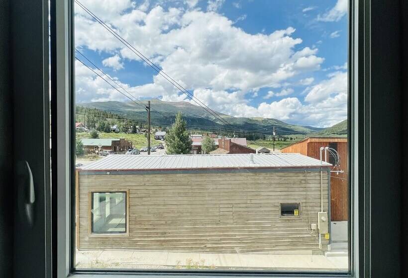 Treeline Hostel
