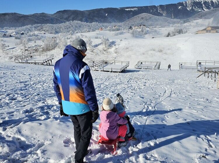 Ursa Mica Glamping Resort