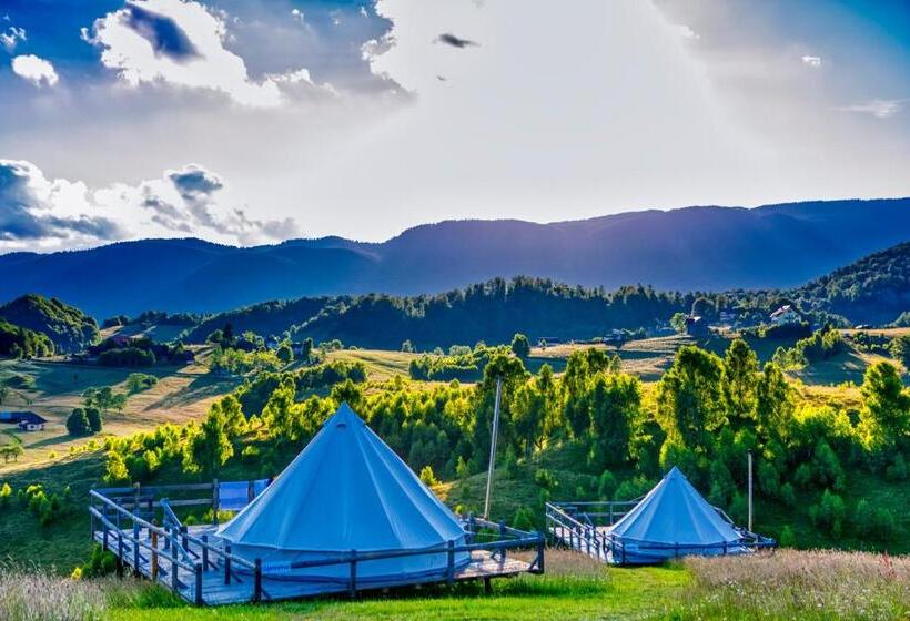 Ursa Mica Glamping Resort
