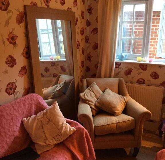 تختخواب و صبحانه Hurstbourne