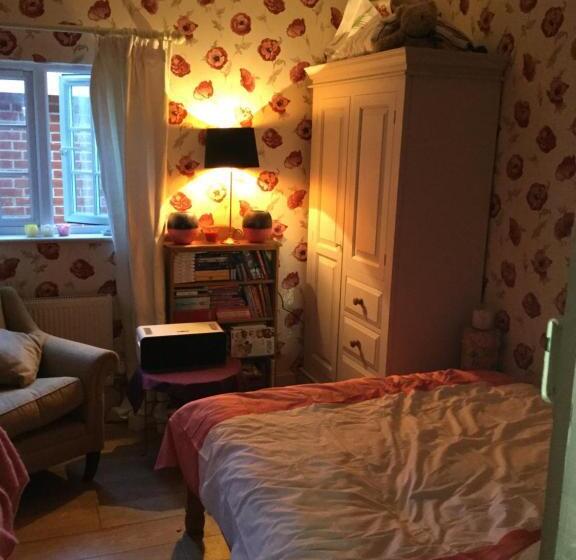 تختخواب و صبحانه Hurstbourne