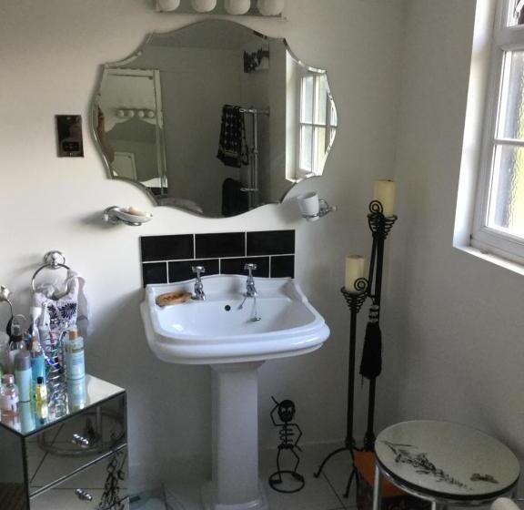 تختخواب و صبحانه Hurstbourne