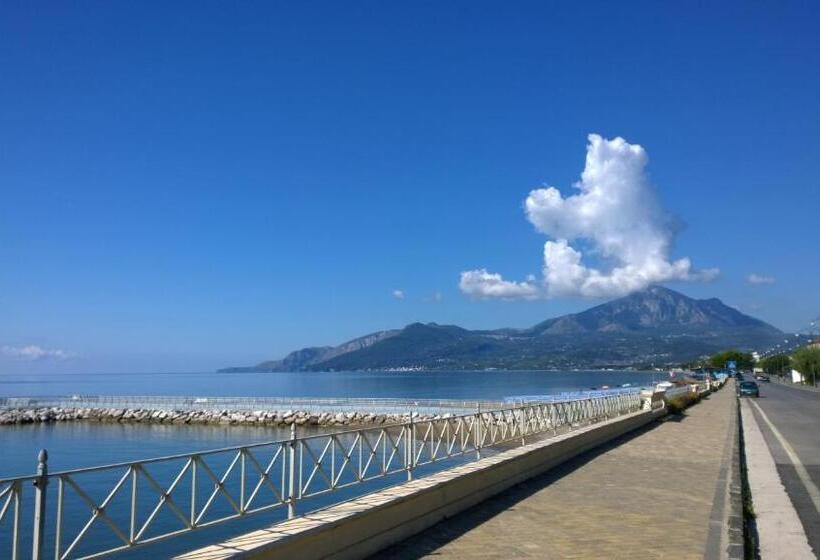 ベッドアンドブレックファースト Incanto Di Luna