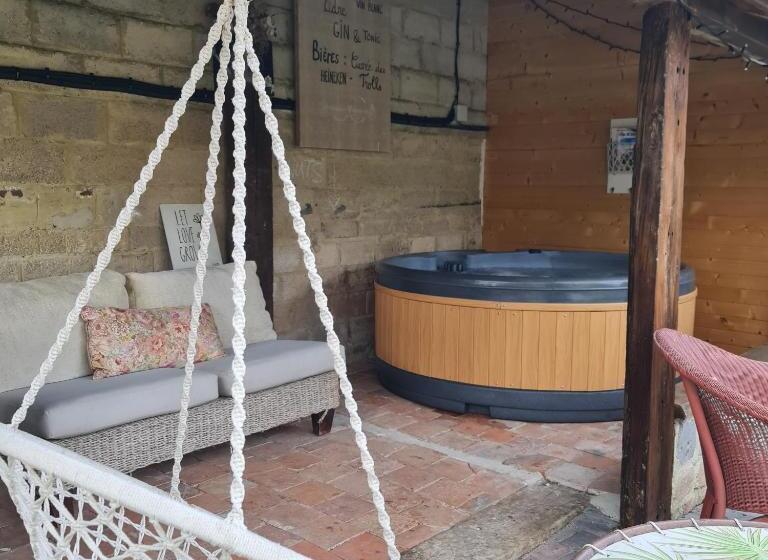 Bed and Breakfast La Longère D Ecottes