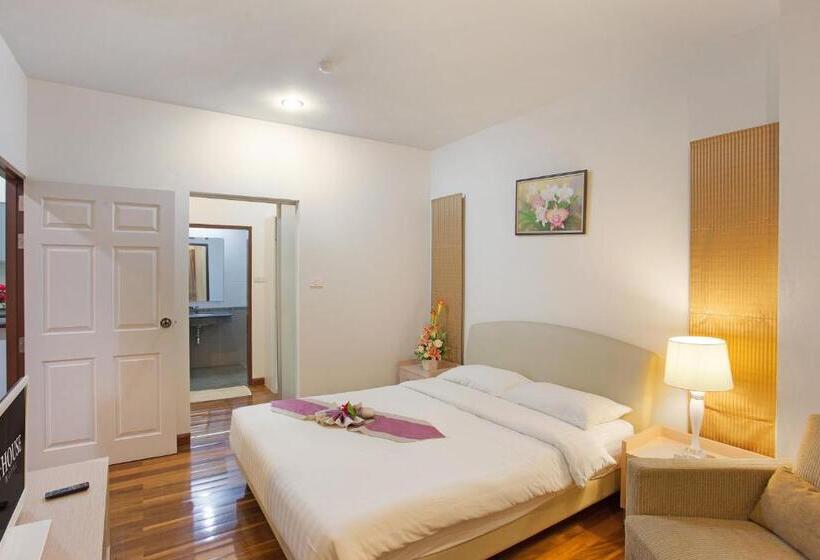 C House & Residence Hotel Amata City