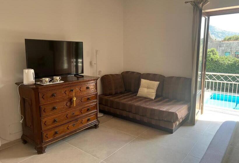 پانسیون Domus Orestea Luxury Suites