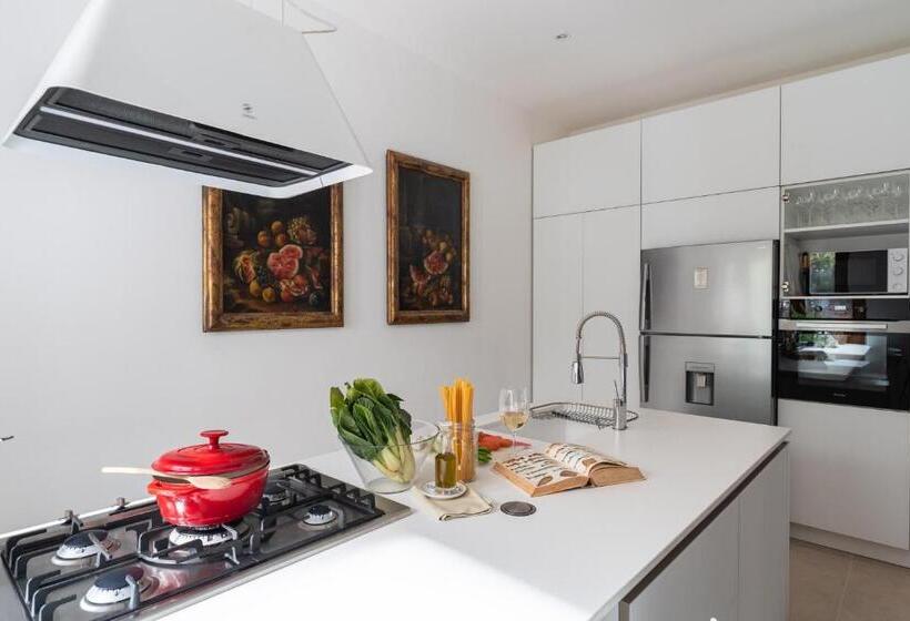 پانسیون Domus Orestea Luxury Suites