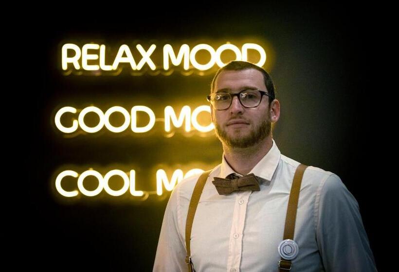 Отель Moody Smart & Comfy