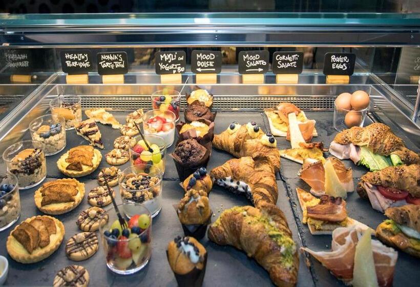 Отель Moody Smart & Comfy