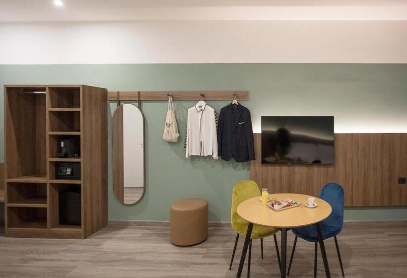 Отель Moody Smart & Comfy