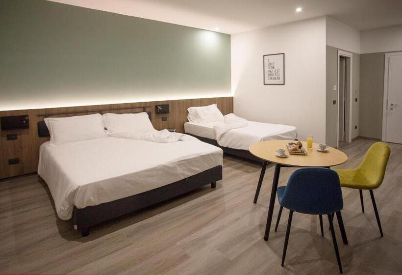 Отель Moody Smart & Comfy